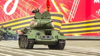 Легендарный танк Т-34 и счастливые семьи: как прошла репетиция парада Победы на Дворцовой