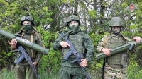 Военнослужащие группировки войск «Восток» поздравили ветеранов
