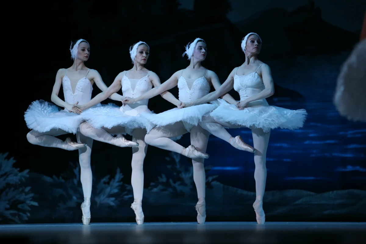 Балет «Лебединое озеро» представят на сцене Эрмитажного театра 12 мая - tvspb.ru