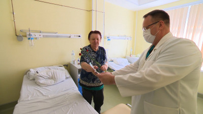 Сотрудники Боткинской больницы поздравили ветеранов с Днем Победы
