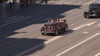 Ветераны и блокадники приняли участие в параде ретро-автомобилей на Невском проспекте