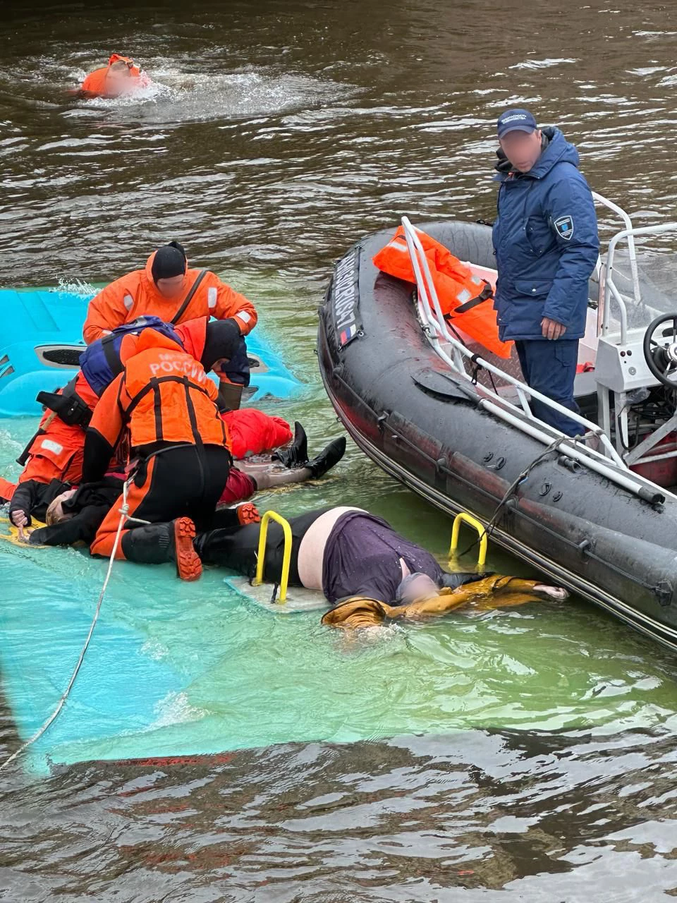 Количество погибших в результате падения автобуса в реку Мойку увеличилось до 7 человек - tvspb.ru