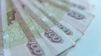 Врач объяснила, можно ли заразиться гриппом и ОРВИ через купюры или банкоматы