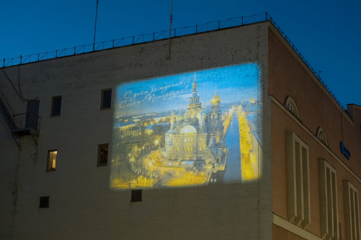 На петербургских домах появятся световые инсталляции с рисунками школьников в День города - tvspb.ru