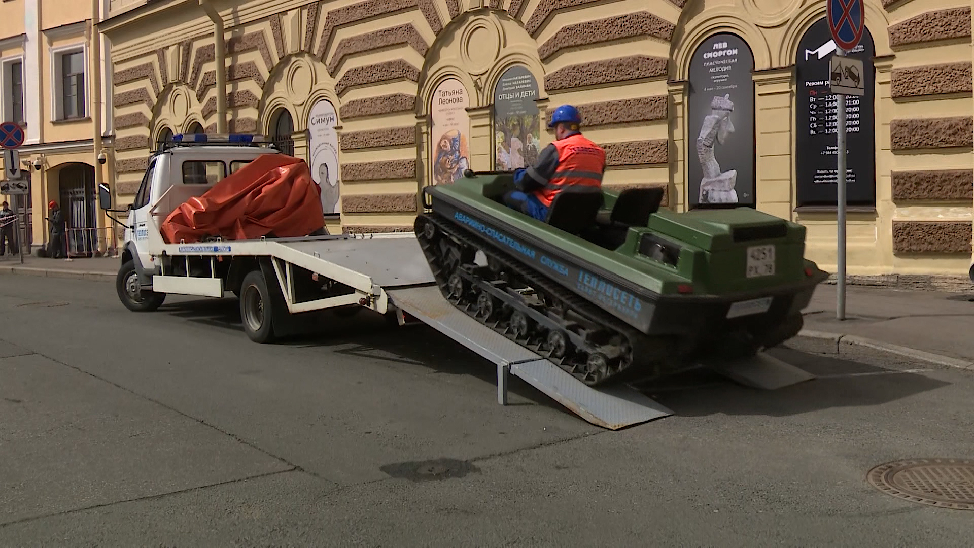 В Петербурге прошли учения при аварии на теплотрассе: по легенде, на  набережной канала Грибоедова разлился кипяток - Новости всех регионов России