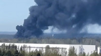 Мощный пожар произошел в ангаре в Новоселках
