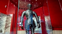 В Царском Селе показали костюмный доспех Печального рыцаря из коллекции Эрмитажа