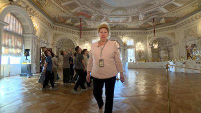Хранители атмосферы: как работают музейные смотрители в Петербурге