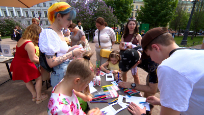 Песни, музыка, мастер-классы: как петербуржцы провели субботу в  Александровском саду