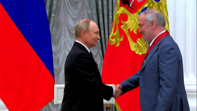 Владимир Путин в Кремле наградил Валерия Гергиева и Валентину Матвиенко