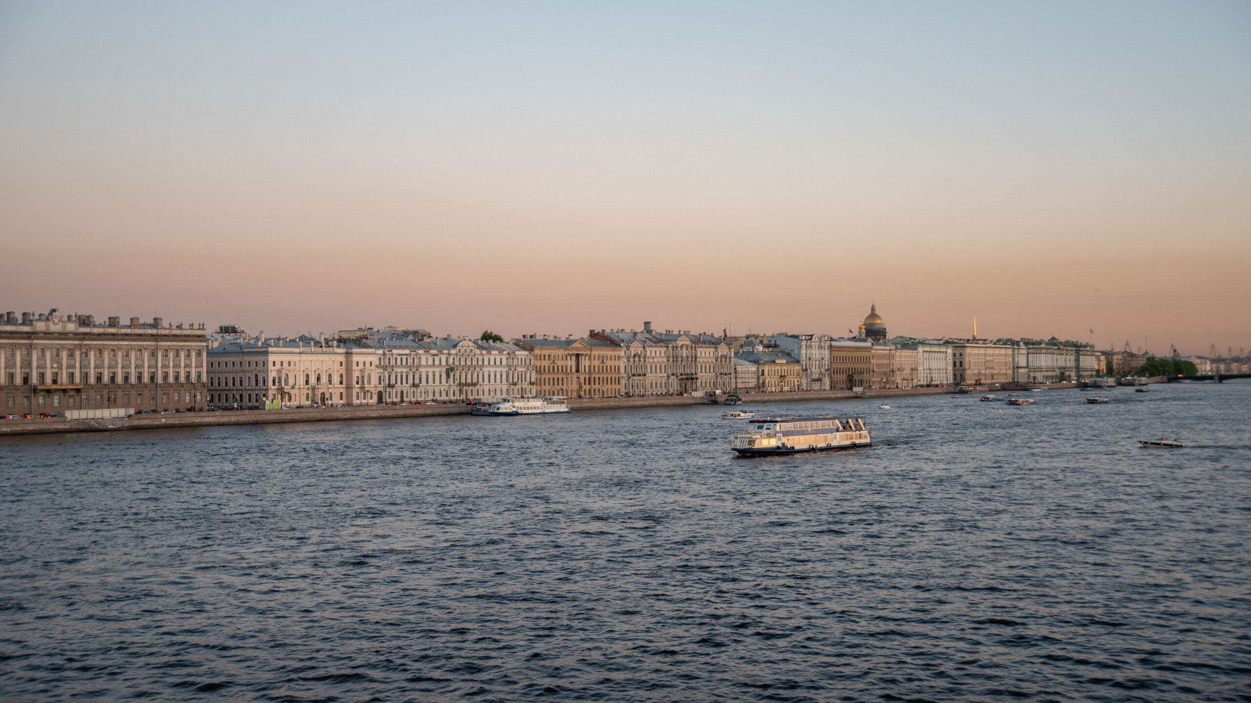 Петербуржцев ждут +28 градусов и дожди во вторник | Телеканал  Санкт-Петербург