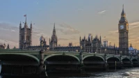 В небо Лондона поднялась Мардж Дурсль