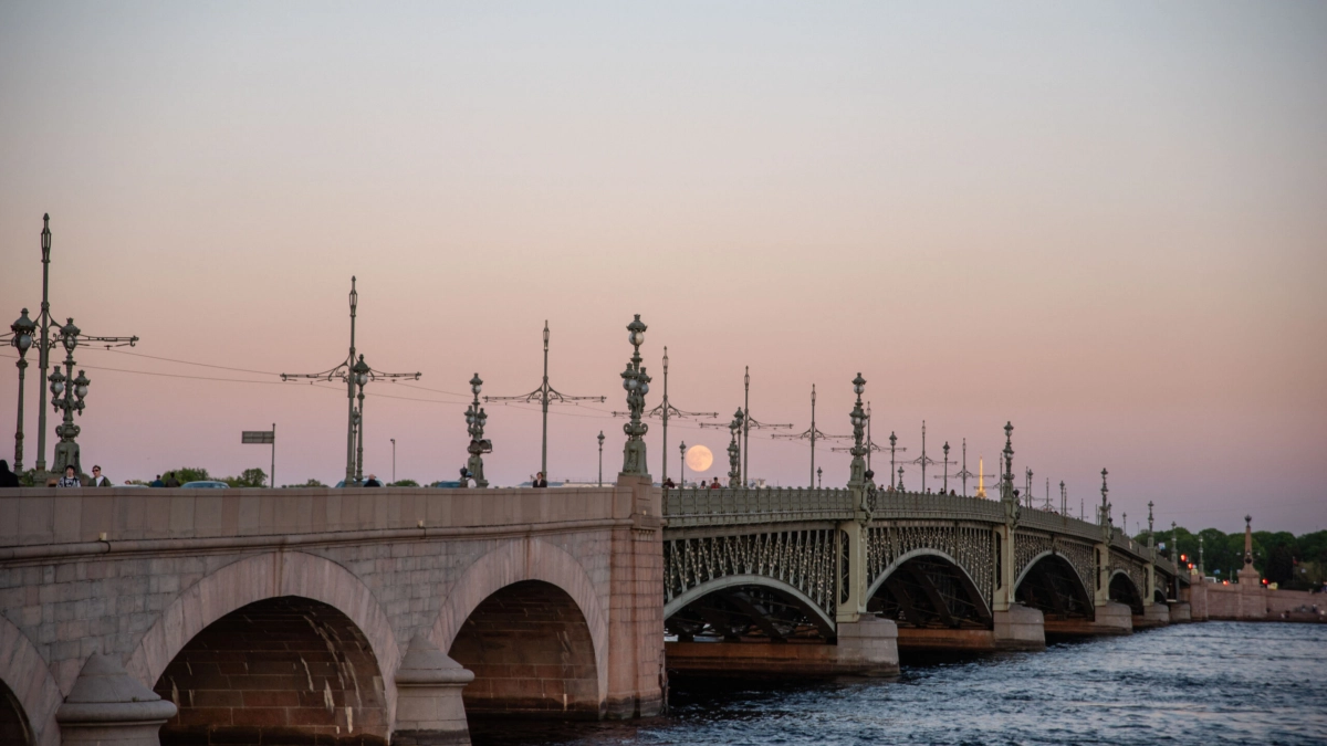 На подъездах к Троицкому мосту заменят трамвайные рельсы и асфальт - tvspb.ru