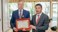 Александра Беглова наградили вьетнамской медалью «За мир и дружбу между народами»
