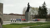 На Пискаревском кладбище прошла акция «Памяти павших будьте достойны»