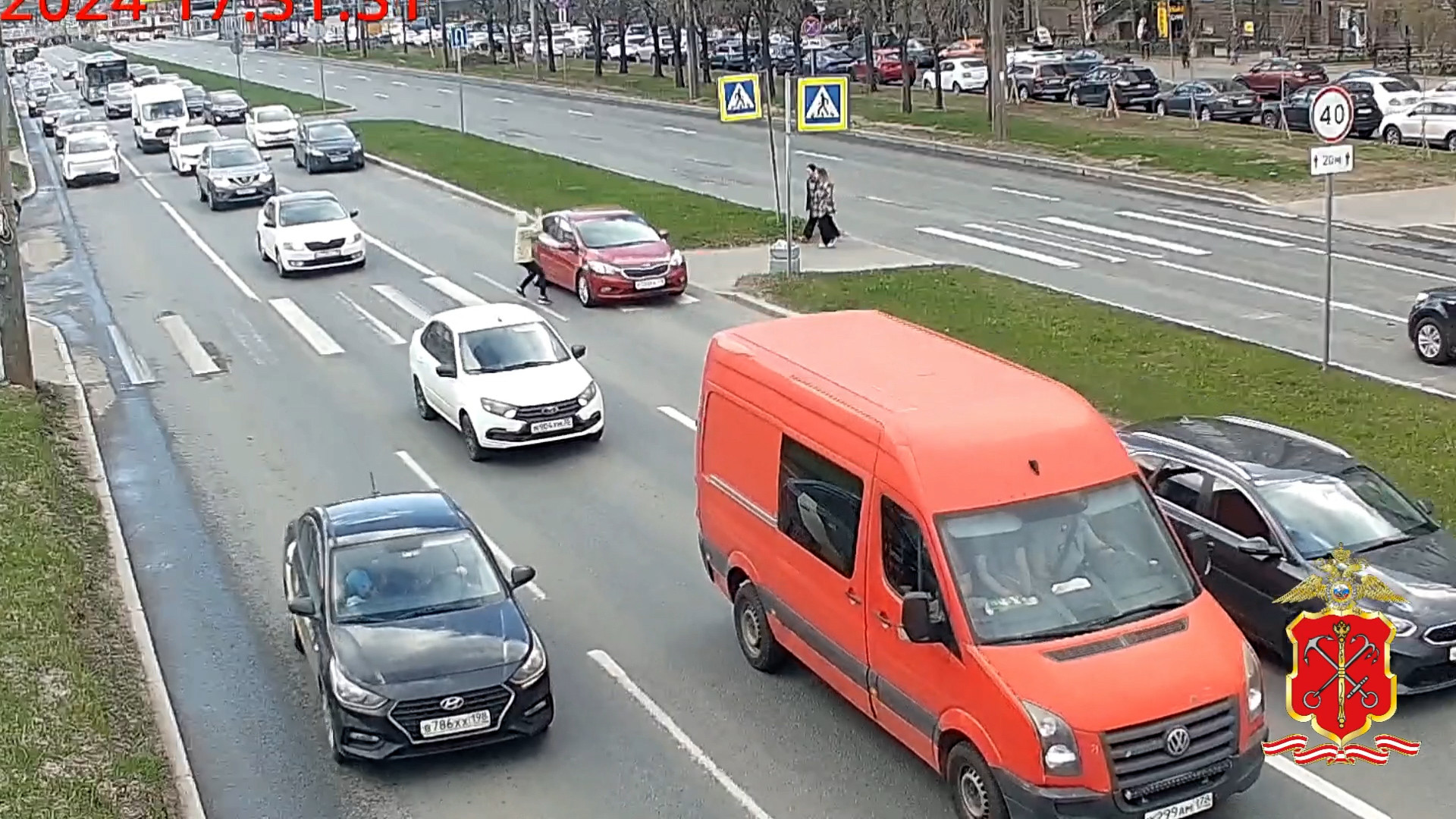 В Приморском районе шестиклассник налетел на автомобиль, когда перебегал  дорогу | Телеканал Санкт-Петербург