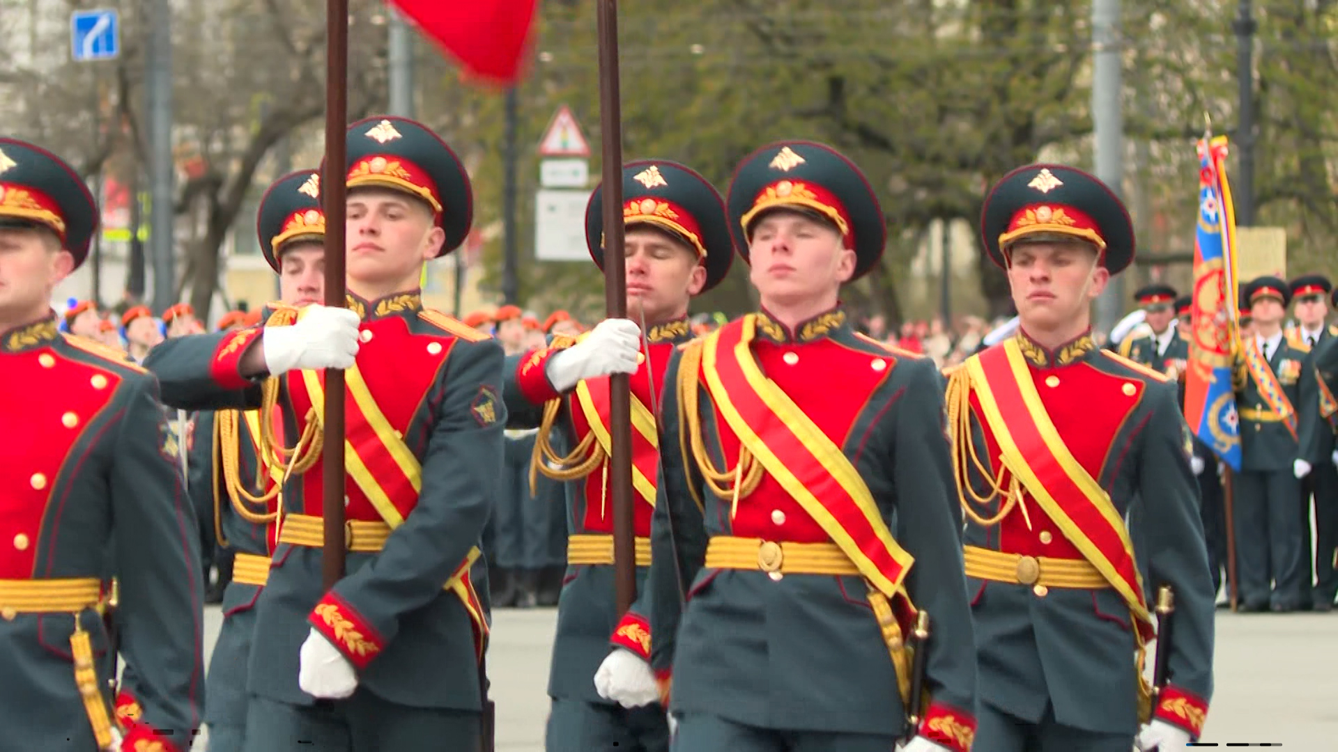 На Дворцовой площади прошла генеральная репетиция парада Победы | Телеканал  Санкт-Петербург