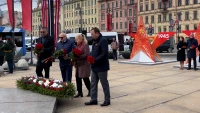 У обелиска «Городу-герою Ленинграду» прошла церемония возложения цветов