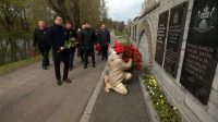 На Пискаревском кладбище почтили память сотрудников ЖКХ Ленинграда