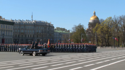 Память погибших солдат почтили минутой молчания на Дворцовой площади
