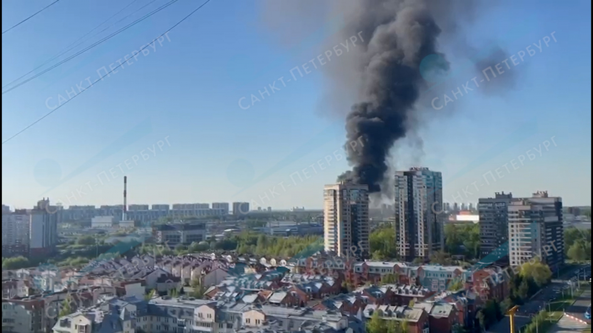 Грандиозный пожар в Приморском районе Петербурга тушили 14 часов