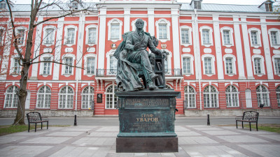 В петербургском метро к 300-летию СПбГУ запустят брендированный поезд