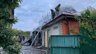 Над Белгородом сбили несколько воздушных целей — двое жителей пострадали