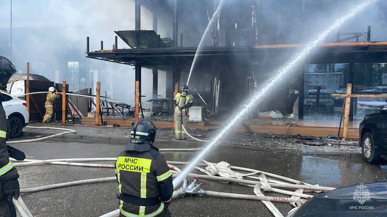 В Минводах локализовали крупный пожар: огонь охватил 150 «квадратов» рядом  с аэропортом | Телеканал Санкт-Петербург