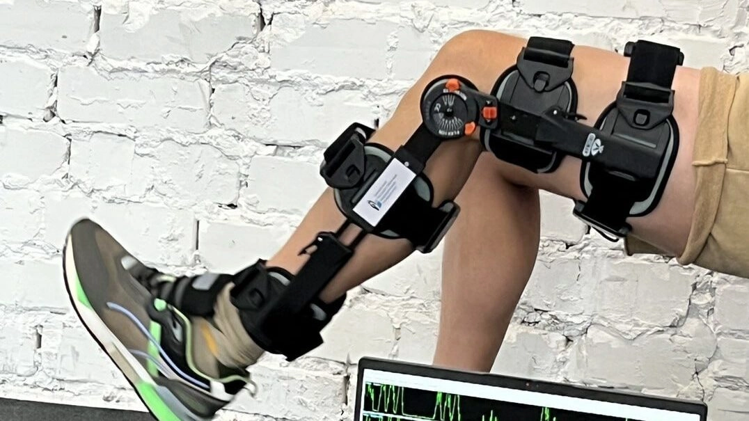 В России запатентовали «умный» ортез для реабилитации ноги после травмы - tvspb.ru