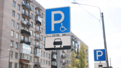 В 13 районах Петербурга будут обустроены дополнительные парковочные места для инвалидов