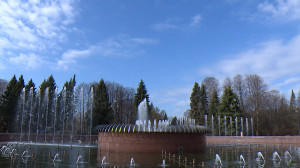 Скоро лето: на центральной аллее Приморского парка победы заработал фонтан