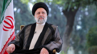 В Тегеране прощаются с разбившимся президентом Раиси: на улицах – толпы иранцев