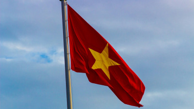 Троицкий мост окрасится в цвета флага Вьетнама
