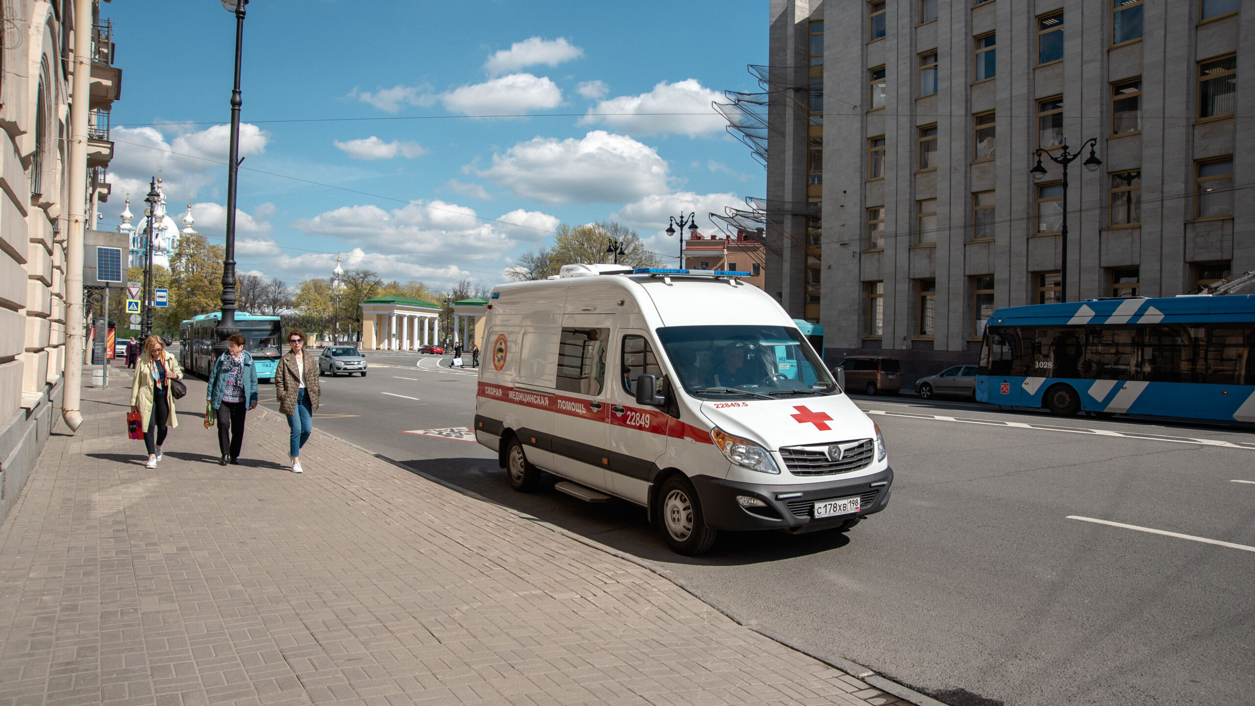 На улице Замшина иномарка сбила 7-летнего мальчика | Телеканал  Санкт-Петербург