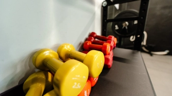 Рост, сколиоз и тяжелые гантели: чем опасен ранний спорт для детей — рекомендации от НИКИ детства