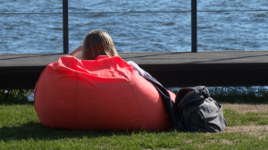 Петербург летом — город воды, воздуха и света. Отправляемся за вдохновением на прогулку по набережным города на Неве