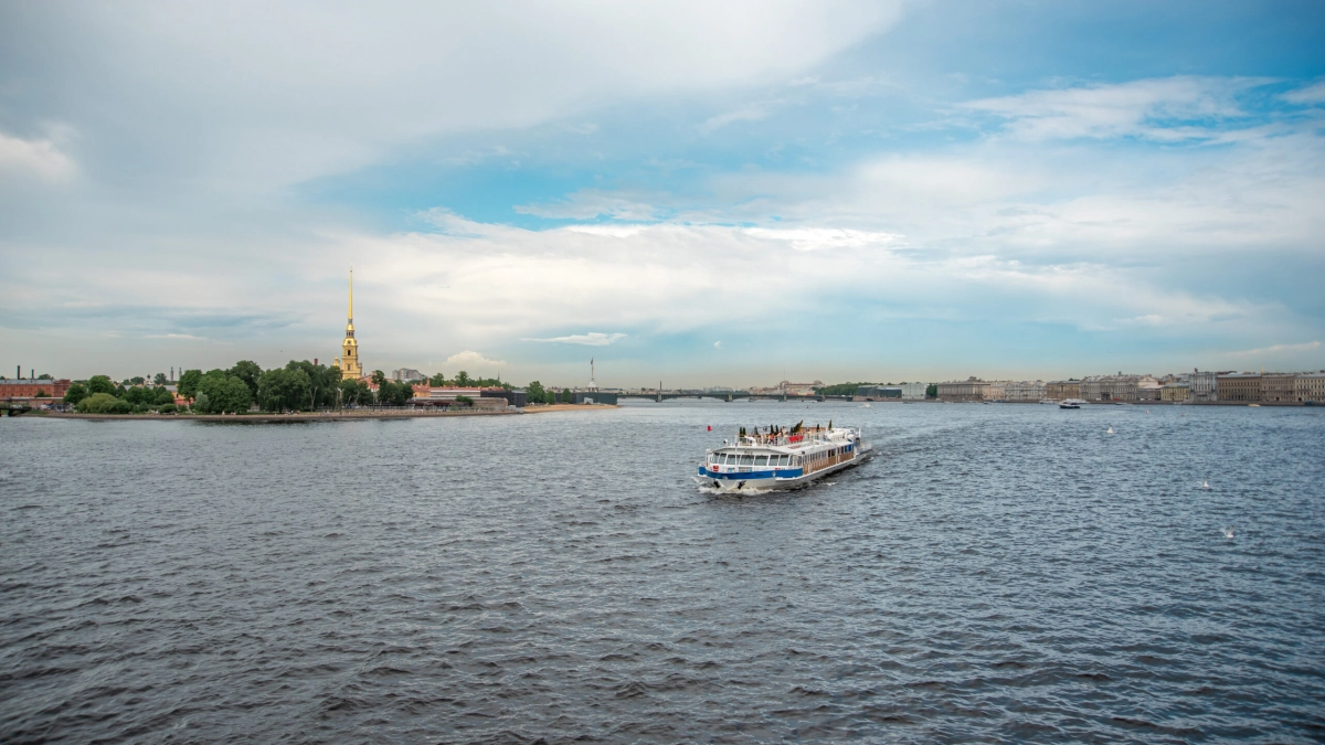 В Петербурге открыли новый водный маршрут до Петергофа - tvspb.ru