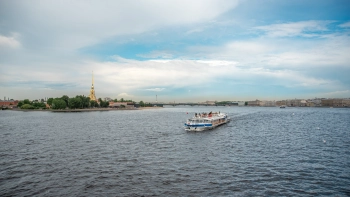 В Петербурге открыли новый водный маршрут до Петергофа