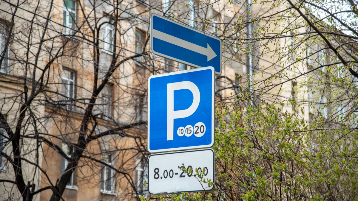 За парковку во дворах Петербурга будут штрафовать по-новому — комментарий автоэксперта Попова - tvspb.ru