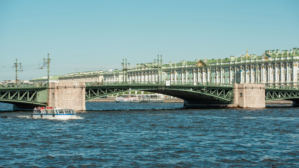 В «Мостотресте» призвали петербуржцев не прыгать с мостов в воду - tvspb.ru