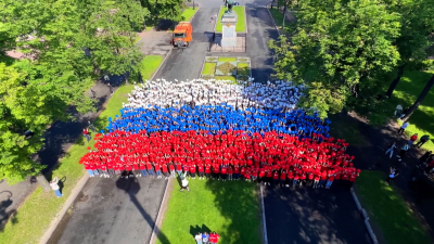 Бал национальностей, цветы и мастер-классы: Петербург с размахом празднует День России
