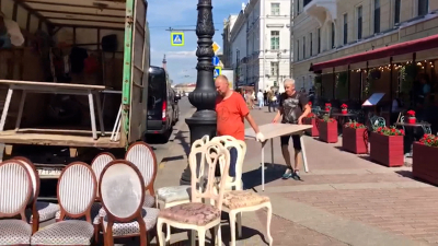 В июне в Петербурге освободили от незаконных веранд 32 летних кафе