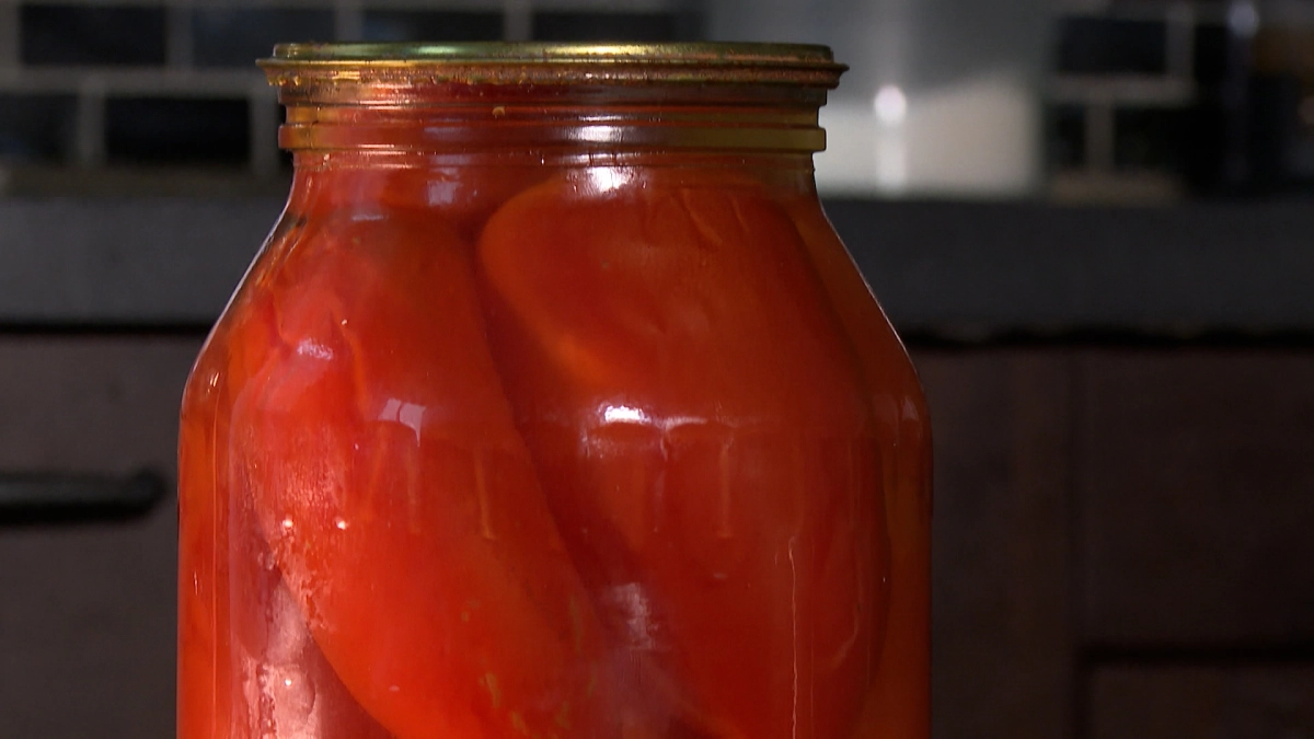 В Союзе дачников рассказали, когда прошлогодние консервы превращаются в яд - tvspb.ru