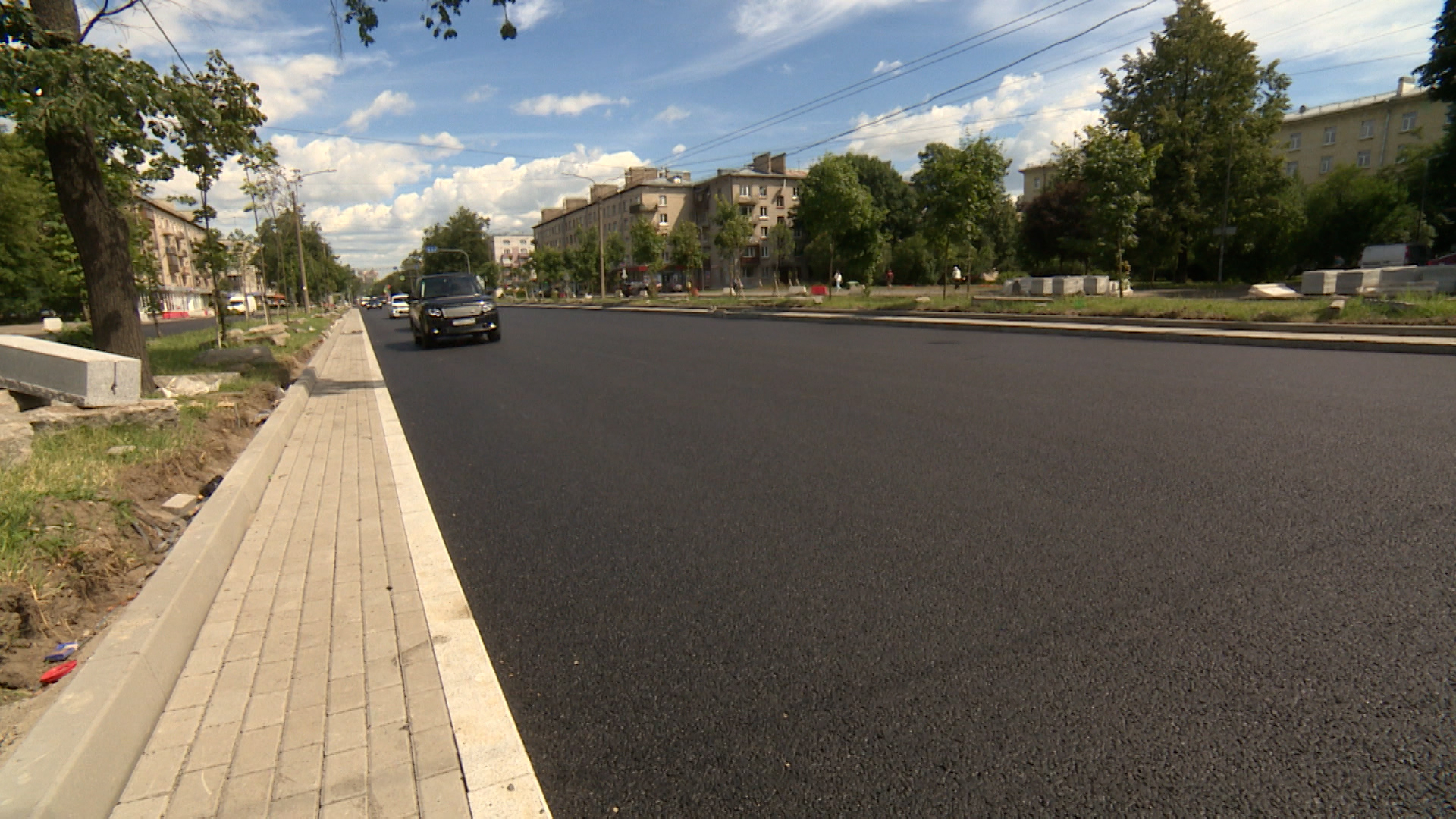 10 тысяч квадратных метров дорожного полотна обновили на Ланском шоссе |  Телеканал Санкт-Петербург