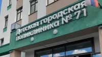 Александр Беглов проверил оснащенность новой детской поликлиники на Парнасе и пообщался с врачами