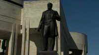 Перед зданием РНБ открыли памятник легендарному юристу Анатолию Кони