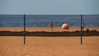 Игровые комплексы, гамаки, фонтаны с питьевой водой: как благоустраивают пляжи в Петербурге