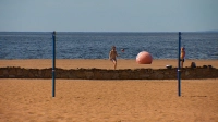 Игровые комплексы, гамаки, фонтаны с питьевой водой: как благоустраивают пляжи в Петербурге