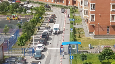 Очевидцы сообщают о погоне со стрельбой на улице Бадаева