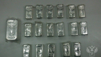 Серебряные слитки в багаже украинца обнаружили псковские таможенники